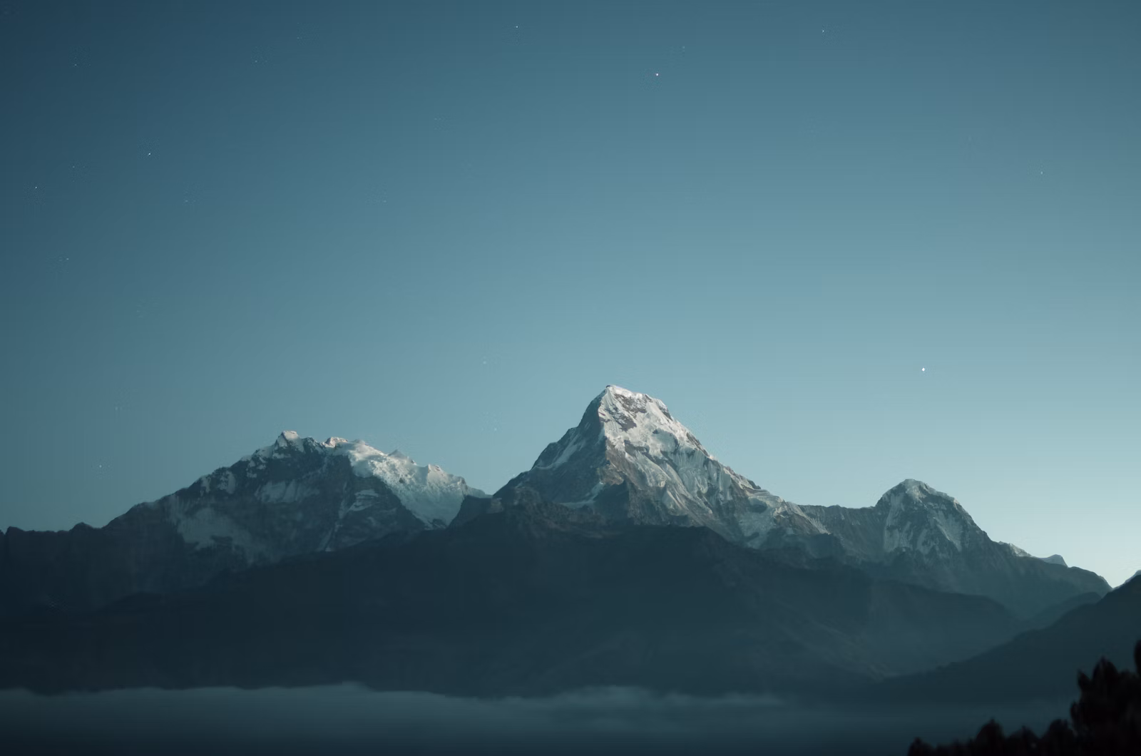 Photo by - Daniel Leone https://unsplash.com/@danielleone)